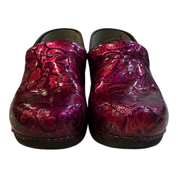 Dansko Vibrant Floral XP 2.0 Professional Clog – Fuchsia Tooled Patent - Picture 8 of 11